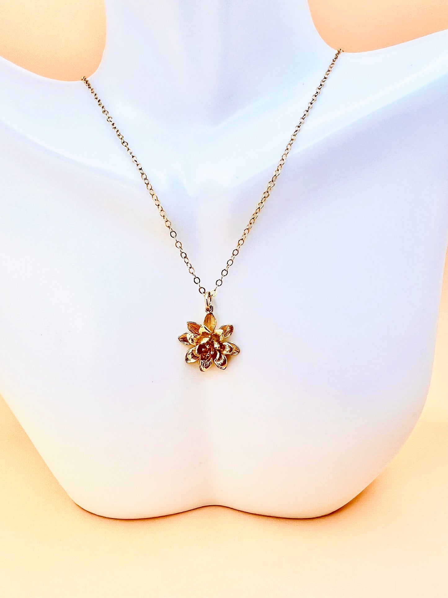 Dahlia necklace