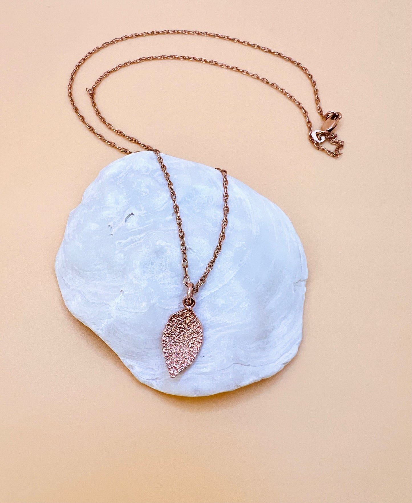 Leaf RG necklace