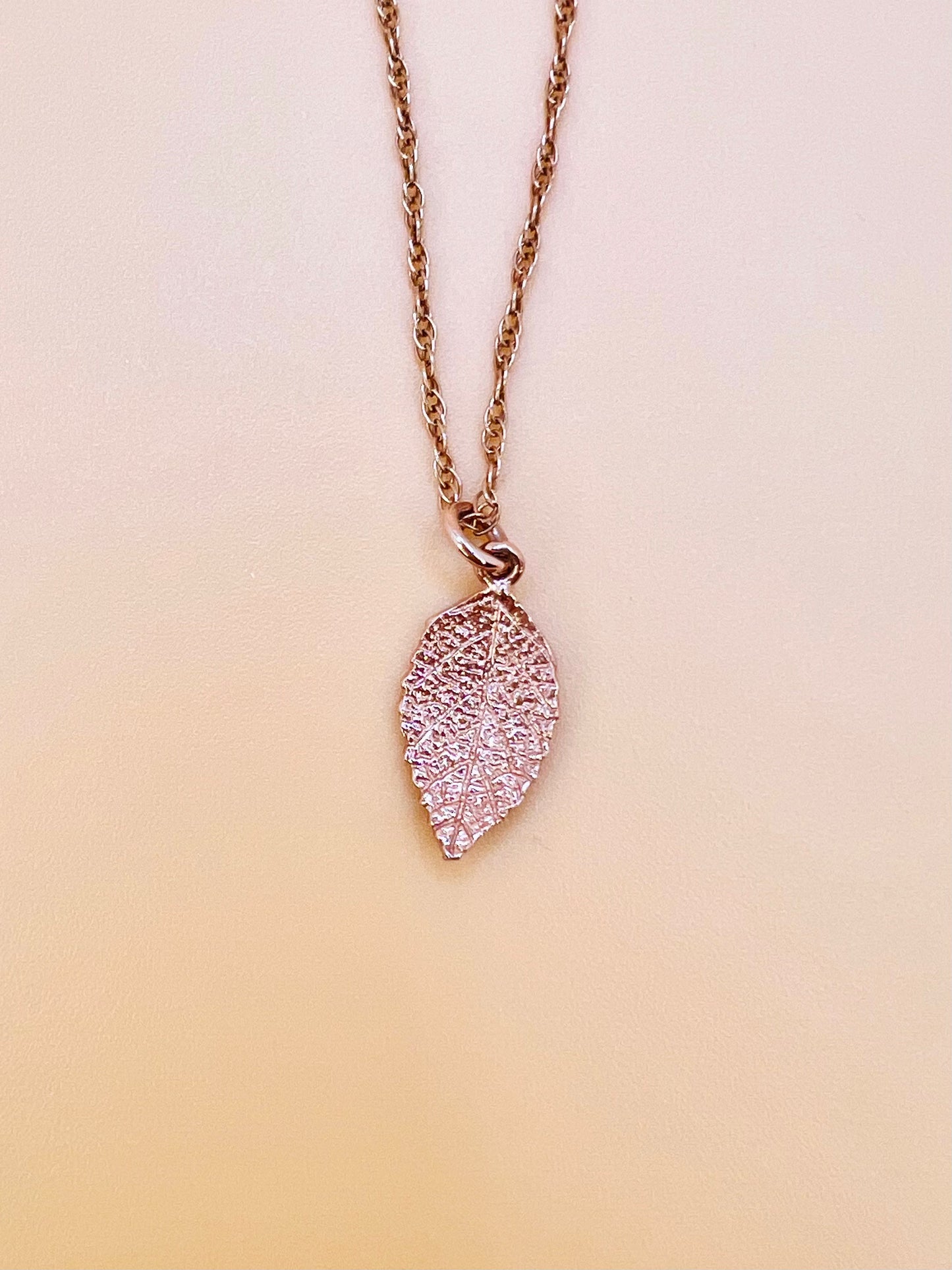 Leaf RG necklace