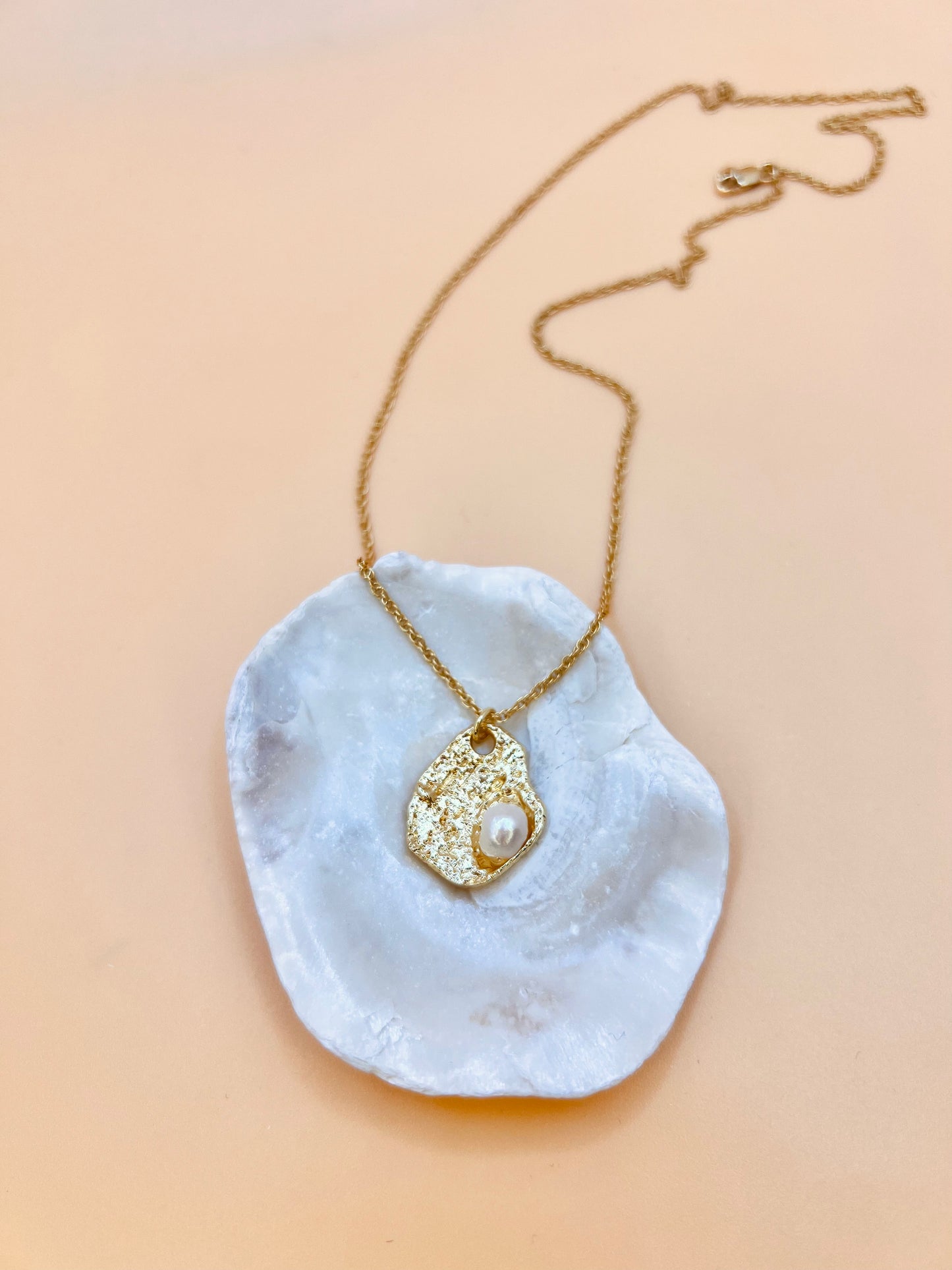 Oyster pendant