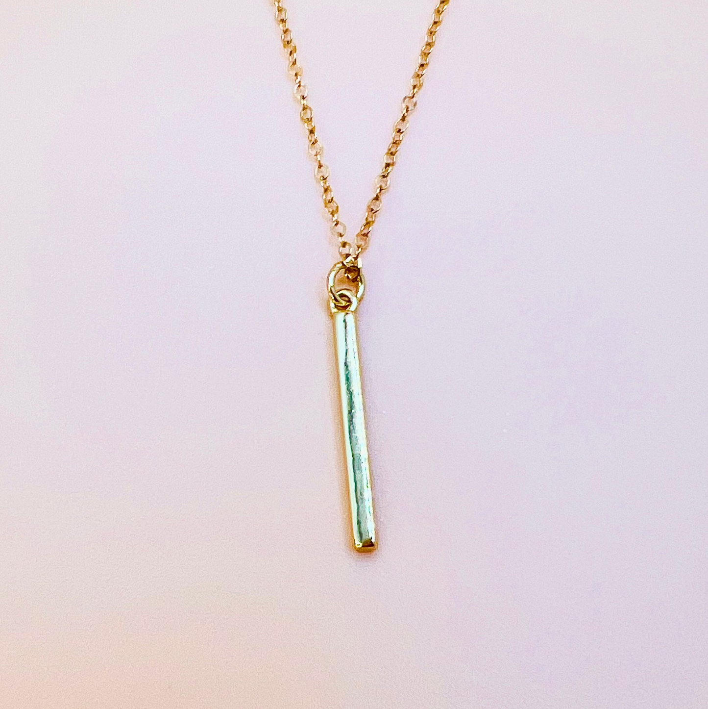 Aligned necklace