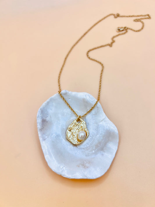 Oyster pendant
