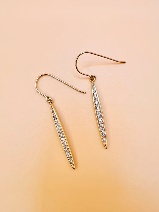 Aligned earring