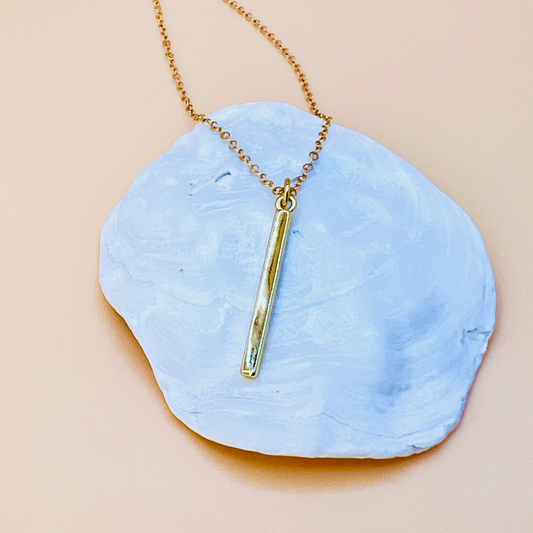 Aligned necklace