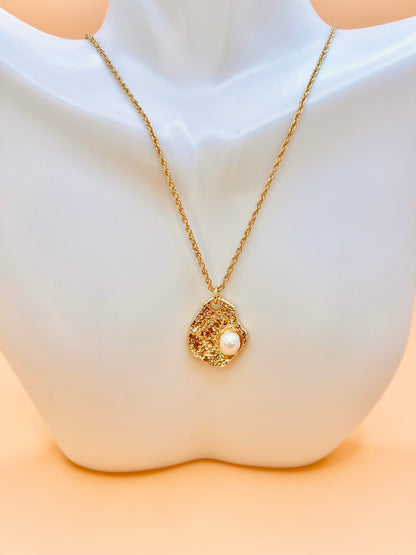 Oyster pendant